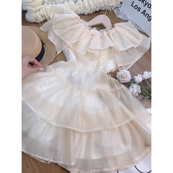 Đầm nude hai lớp bẹt vai cổ yếm