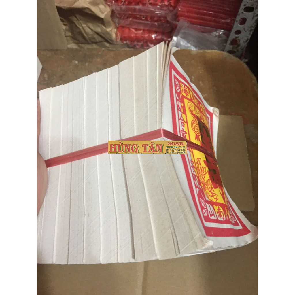 Một xấp giấy chữ thọ lớn  trong thờ cúng