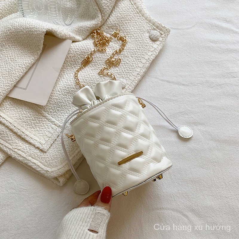 Túi đeo chéo nữ thời trang mùa xuân 2022