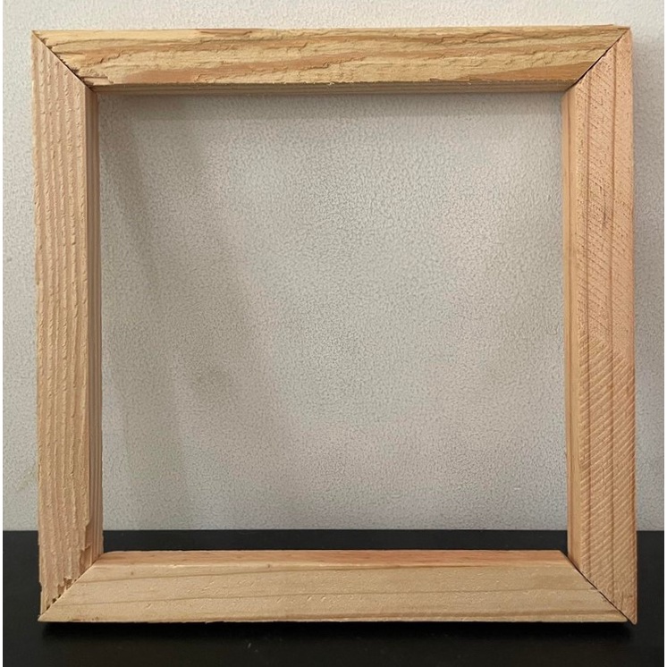 1 khung bằng gỗ vuông/ chữ nhật để chưng tranh, ảnh hoặc vải
