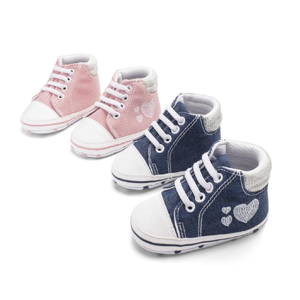 Giày denim thêu hình trái tim xinh xắn cho bé