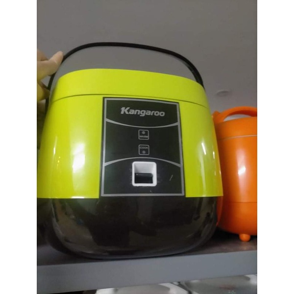 Nồi cơm nắp gài Kangaroo KG22R1 2.2 lít