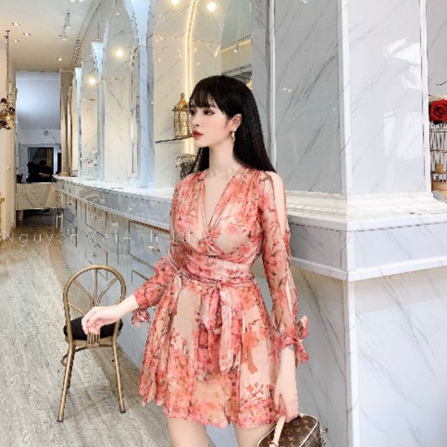Jum hoa thắt eo