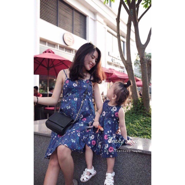 Set 2 váy mẹ và bé