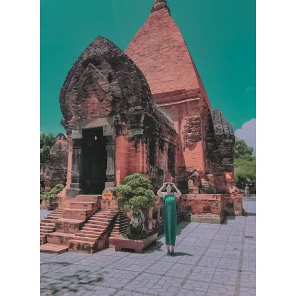 Thanh lý váy xếp ly