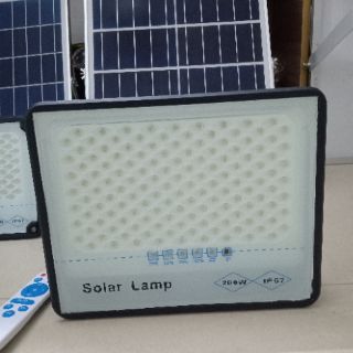 Đèn Led Pha Năng Lượng Mặt Trời Solar Lamp 200W ...Vỏ nhôm tản nhiệt, mặt kính cường lực,  hiển thị % PIN khi sạc,