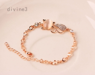 Vòng tay hình mèo đính đá lấp lánh
