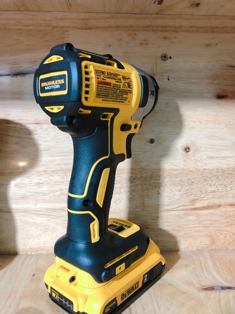 Máy + pin 2 ah dewalt 887