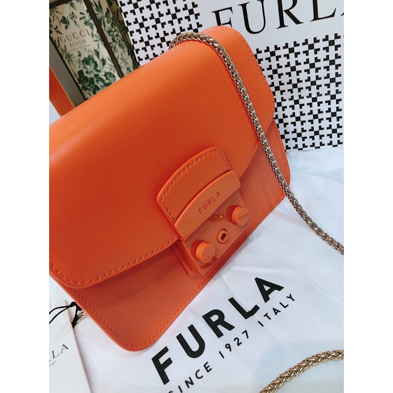 Túi Furla metropolis mini mẫu mới da trơn khoá nhựa chống trầy cùng màu túi
