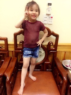 Quần jeans bé gái