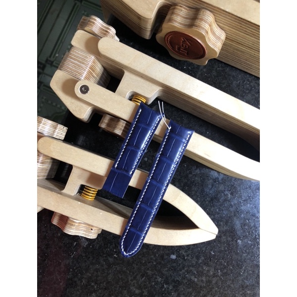 Kẹp khâu đồ da thủ công