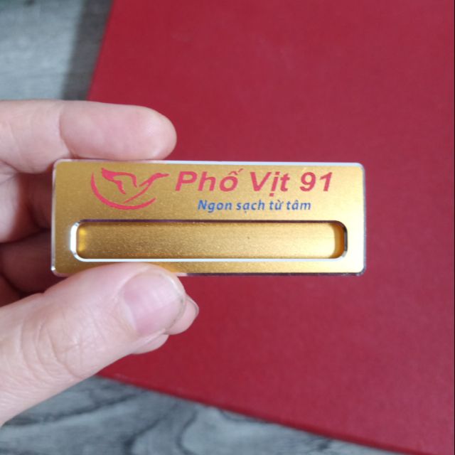 Thẻ thay tên cài áo in UV bền đẹp
