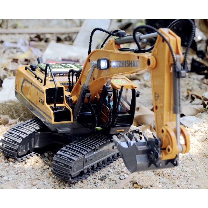 Xe xúc điều khiển từ xa 8-11 kênh như máy xúc thật