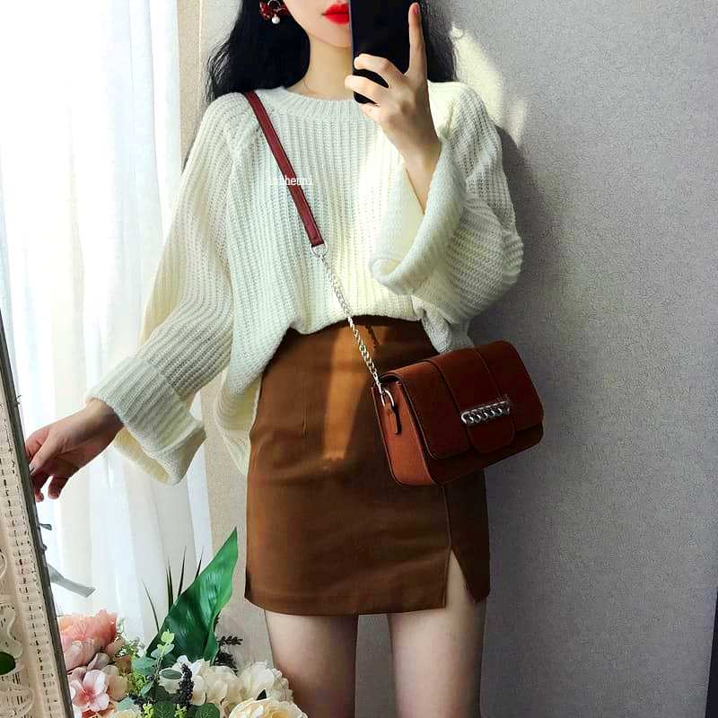 Chân váy chữ A ngắn xẻ 1 cạnh màu nâu bò có quần trong- M3N