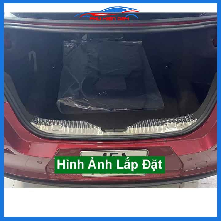 Ốp chống trầy cốp trong INOX dành cho xe Vinfast Lux A 2020-2021-2022
