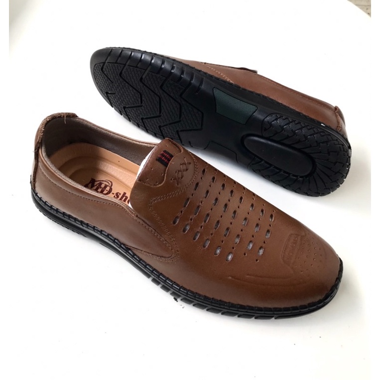 Giày lười nam da bò nguyên tấm..đế cao su dẻo..có lổ thoáng nhiệt..bảo hành 12 tháng