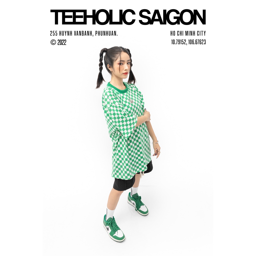 Áo Thun Caro Xanh Lá Trắng Gắn Huy Hiệu Vương Miện TeeHolic - THS