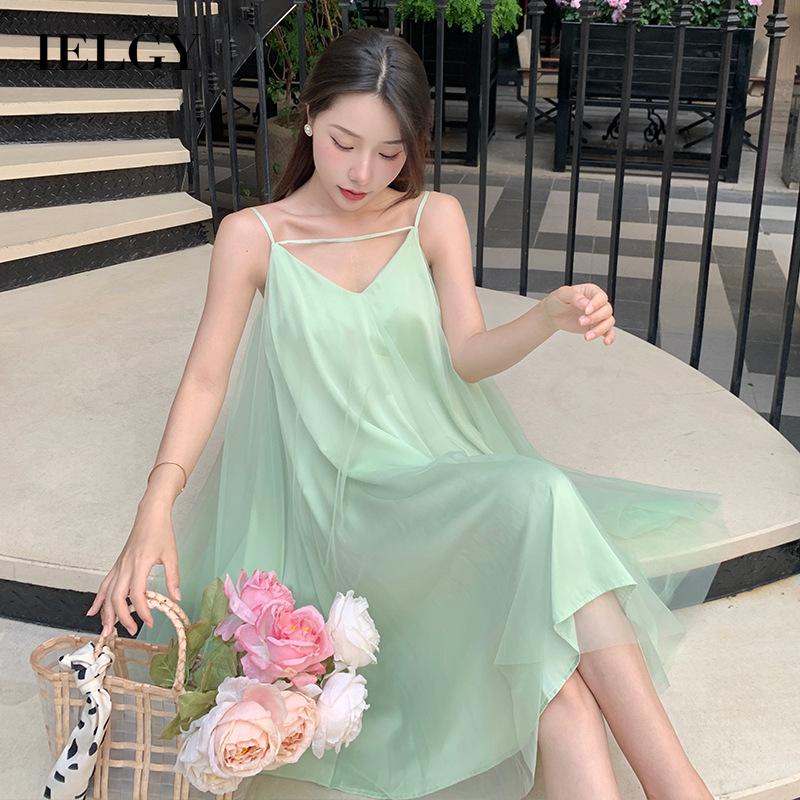 Đầm hai dây IELGY cổ chữ v dáng rộng màu xanh lá thời trang cho nữ