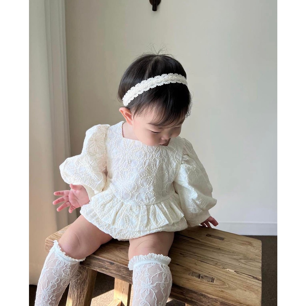 Váy Bodysuit Anne Shirley Lace V thêu hoa tay bồng đáng yêu cho bé gái