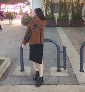 Chân váy xẻ vạt