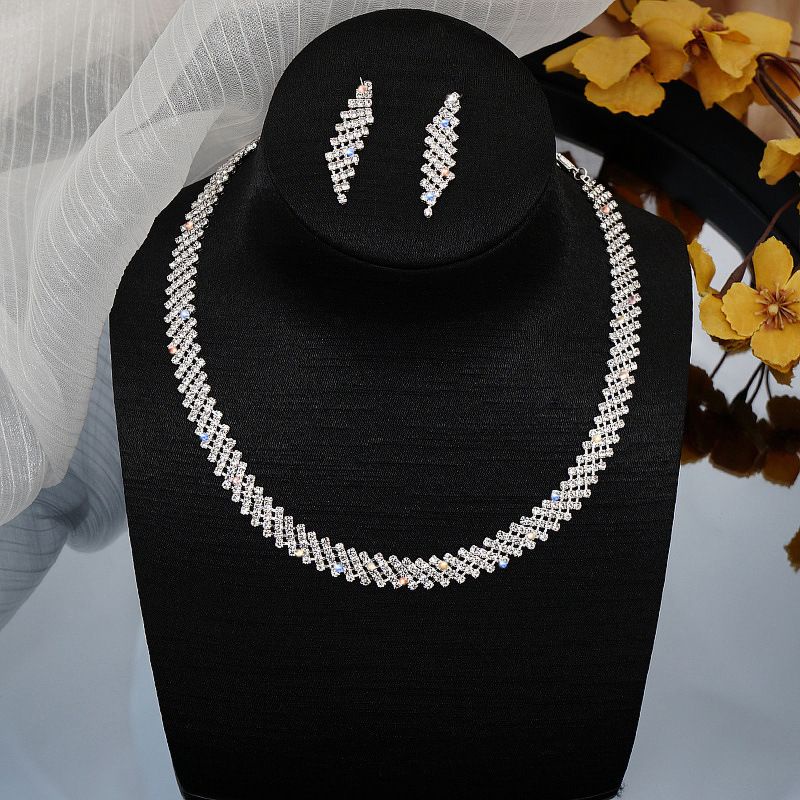 Combo Choker + hoa tai đá đi tiệc