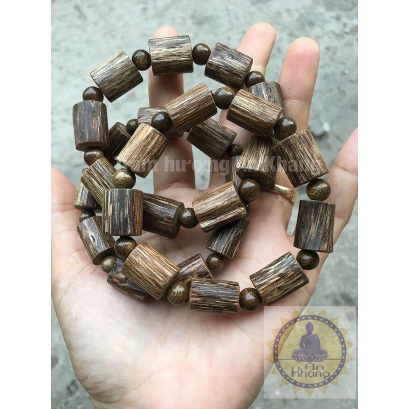 Vòng tay trầm hương sánh cành tự nhiên