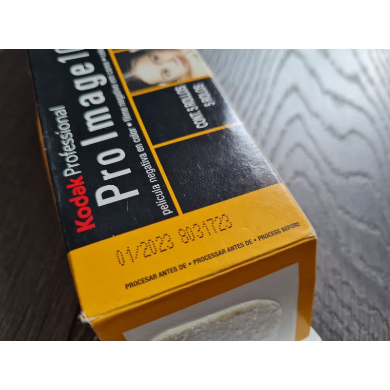 Film chụp ảnh Kodak Proimage 100 indate