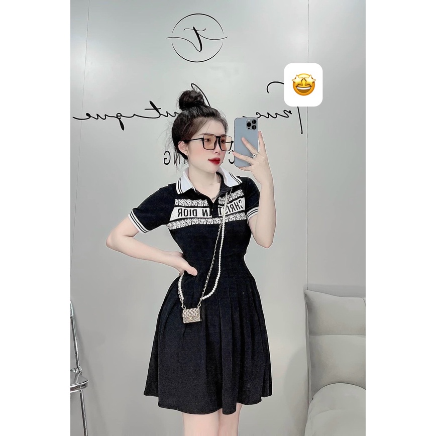 Đầm cổ bẻ tay ngắn in chữ đì o trước dưới xếp ly xòe cực xinh , chất thun gân mềm mịn