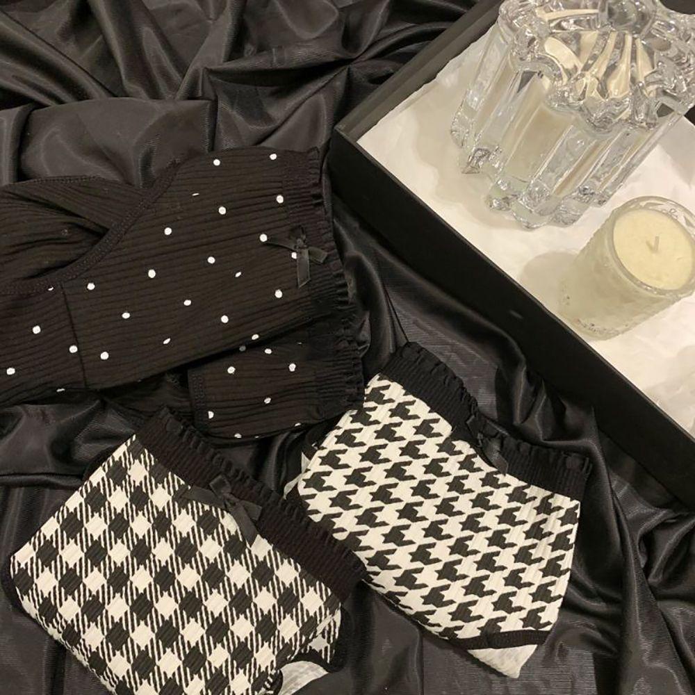 Quần Lót Nữ Cạp Thấp Họa Tiết Lưới Gợn Sóng Và Chấm Bi Màu Ngà