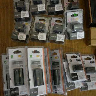 Pin Sony F970