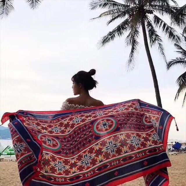 Khăn choàng thổ cẩm đi biển