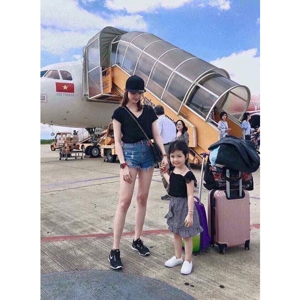 Áo Phông Nữ Cổ Tim Túi Freesize Trắng Đen -Áo Phông Giấy From Rộng