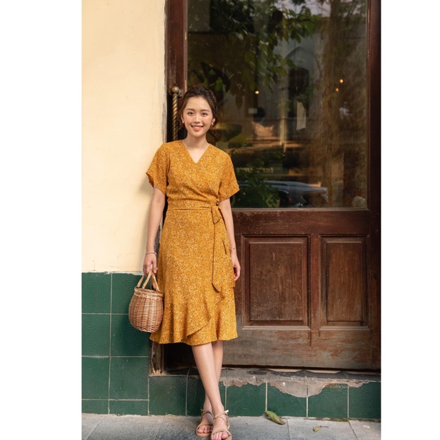 Váy bi thân đắp chéo