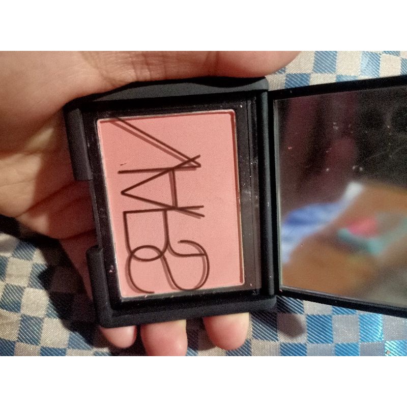 má hông nars hiệu ứng bắt sáng ánh tông má hồng cả ngày