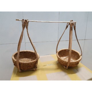 Quang gánh tre trang trí, đựng món ăn