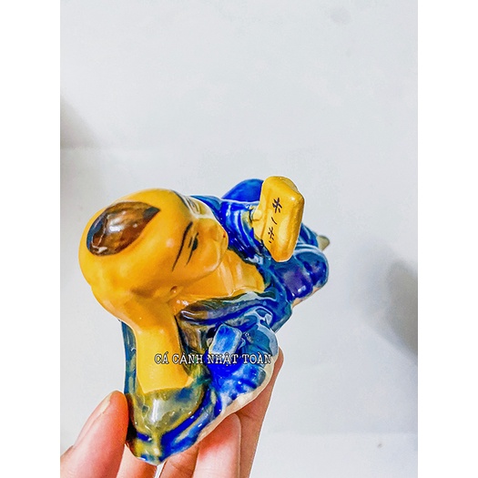 CHÚ TIỂU NẰM ĐỌC SÁCH GỐM SỨ TRANG TRÍ TIỂU CẢNH NON BỘ DÀI 12CM