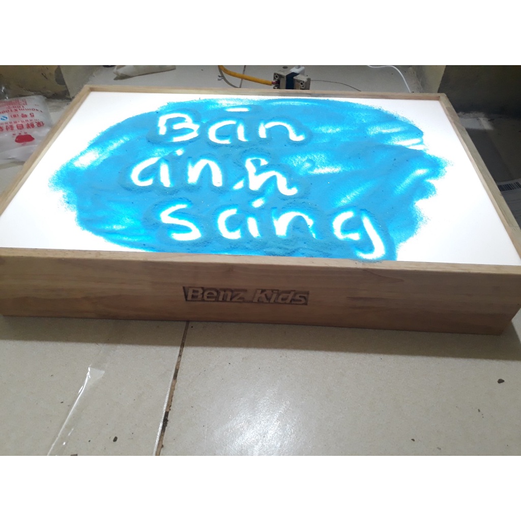 (Sỉ ib)Bàn ánh sáng gỗ (light box)BENZKIDS size60x40cm sử dụng điện an toàn -đồ chơi thông minh cho bé, tặng kèm cát màu