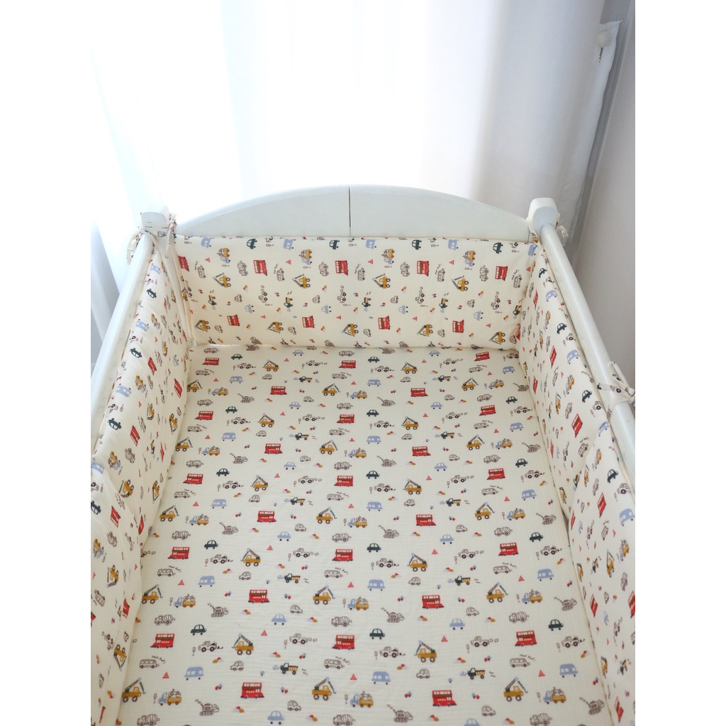 Quây cũi chần bông Petit Town vải xô muslin họa tiết ô tô