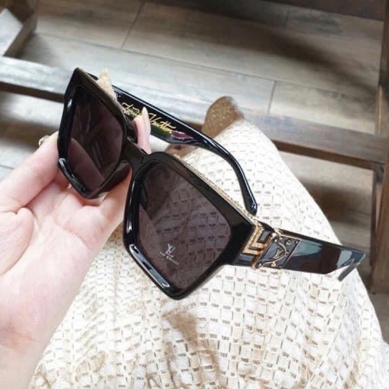 Kính LV nam nữ dáng vuông, Kính mát thời trang sang trọng,sành điệu.Đi du lịch,chụp ảnh,cafe,sinh nhật,bar