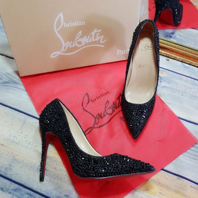 Giày Loubutin đính đá