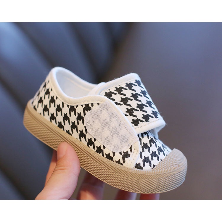 Giày sneaker vải canvas chống trượt cho bé từ 1-6 tuổi