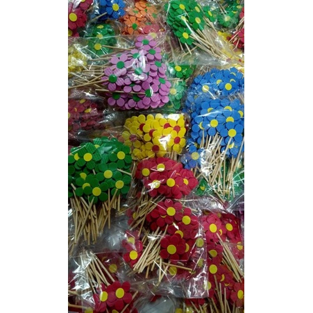 Hoa cắm bé ngoan, cờ