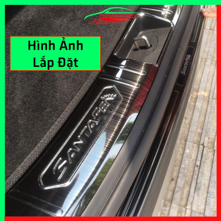 Ốp chống trầy cốp Santafe 2019-2023 vân titan