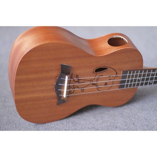 ukulele khắc hình chó snoopy