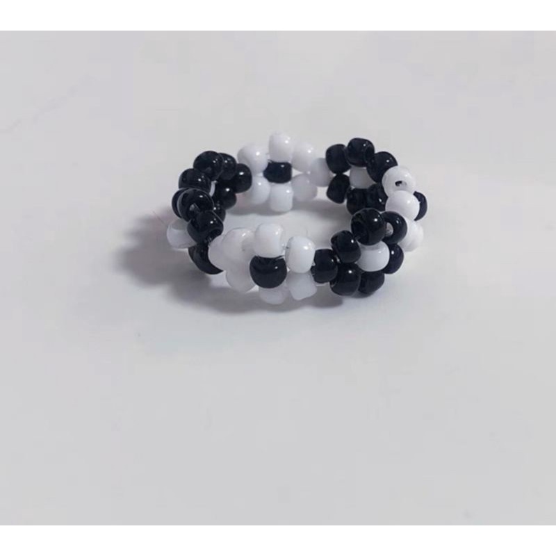 Nhẫn hoa daisy hạt cườm xinh xắn