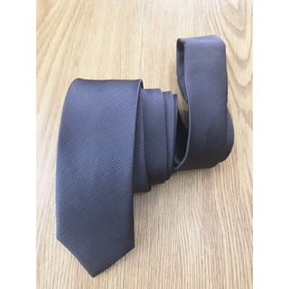 Cà vạt đen vân chéo chìm basic
