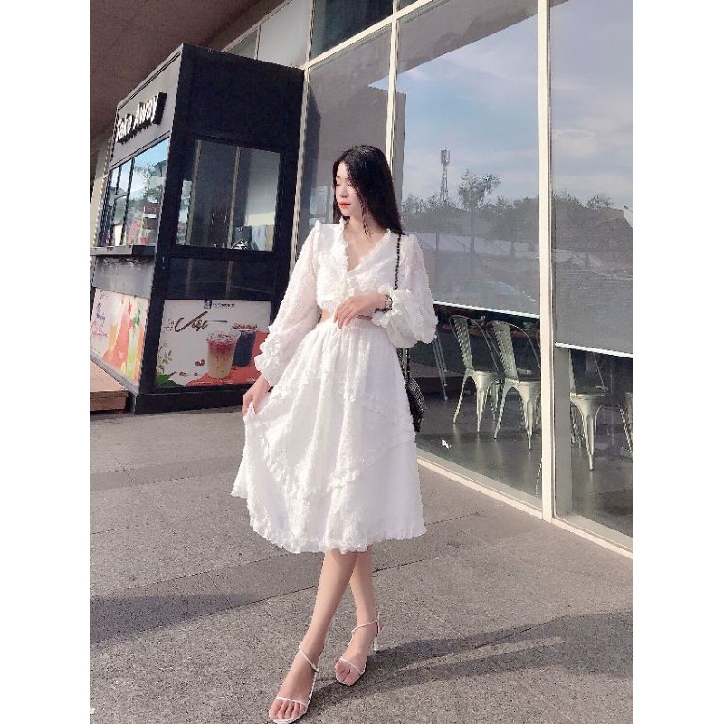 Đầm đi tiệc hở tay dài lưng lông vũ sang trọng màu trắng DG4042