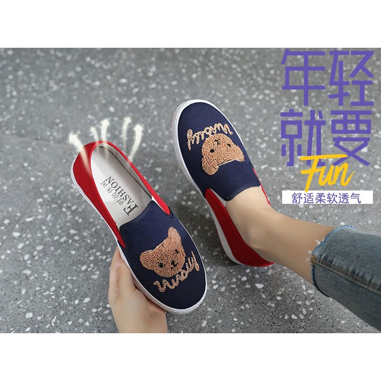 Slip on họa tiết gấu dễ thương cực êm chân dành cho nữ