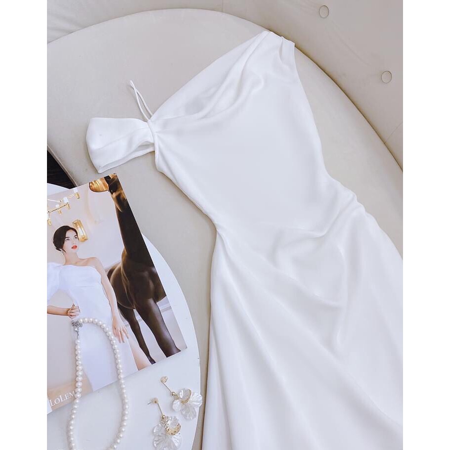 Váy trắng lệch vai sang trọng quyến rũ