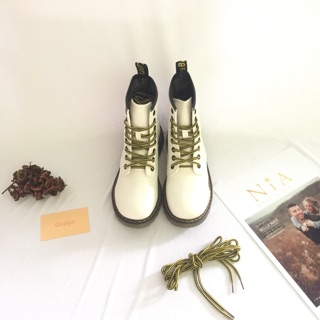 Boots Dr Marten trắng